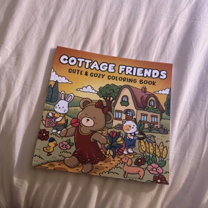 Cottage Friends: Cute & Cozy Coloring Book - Oanvänd cottagecore målarbok målarbok med söta djur.  Perfekt för dig som älskar gulliga illustrationer och vill koppla av med färgläggning. Fyll sidorna med färg och skapa din egen drömvärld på landet.