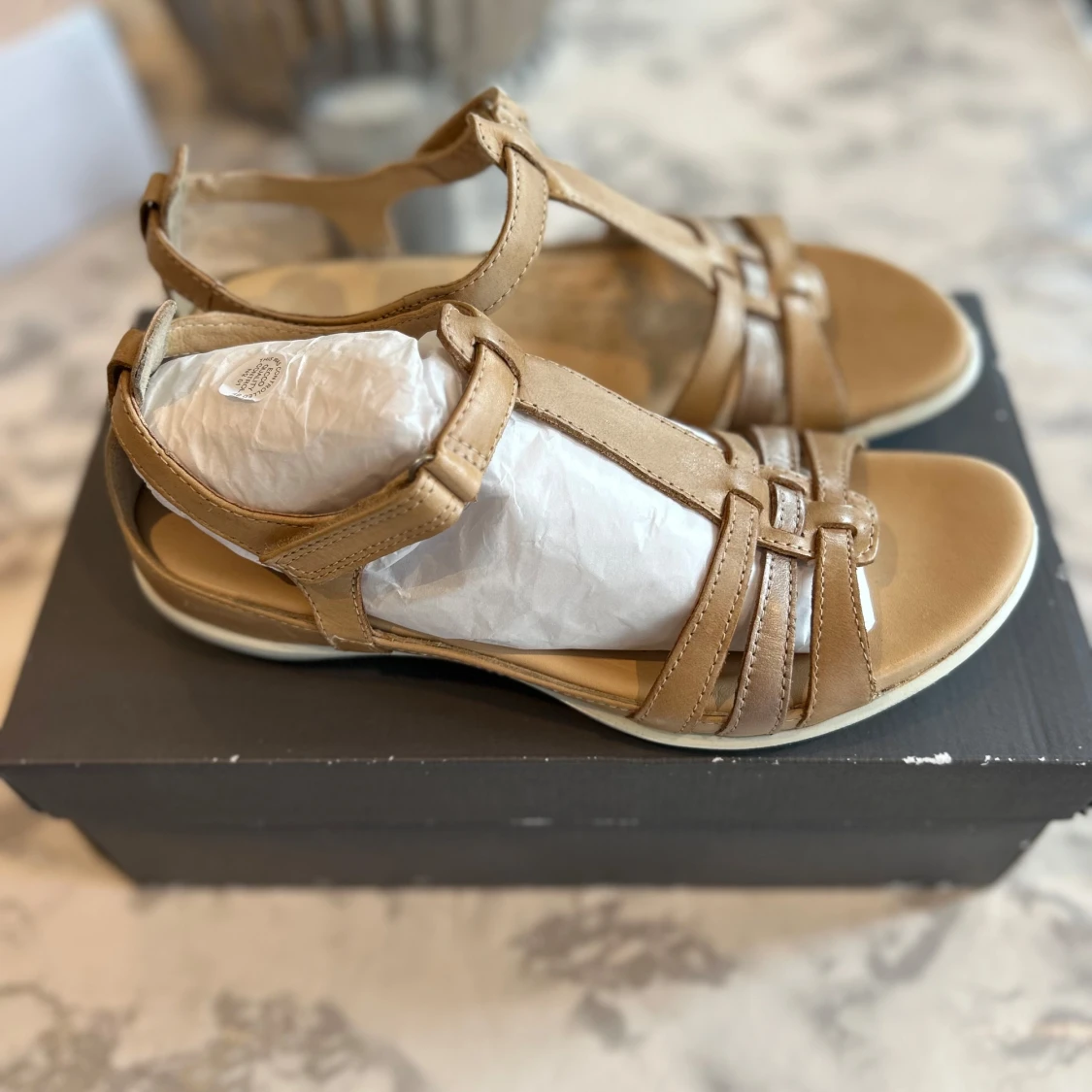 Beige sandaler i äkta skinn från ECCO - 1