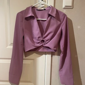 Lila croppad blus från Zara - Inte min stil men andvänd till halloween för att vara Harley quin / jokern! 