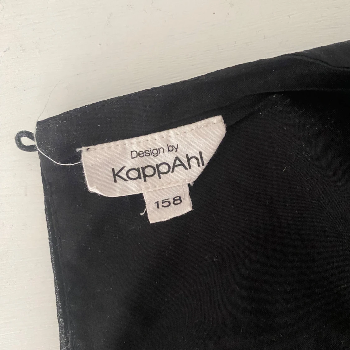 Svart klänning med volang från KappAhl - 2