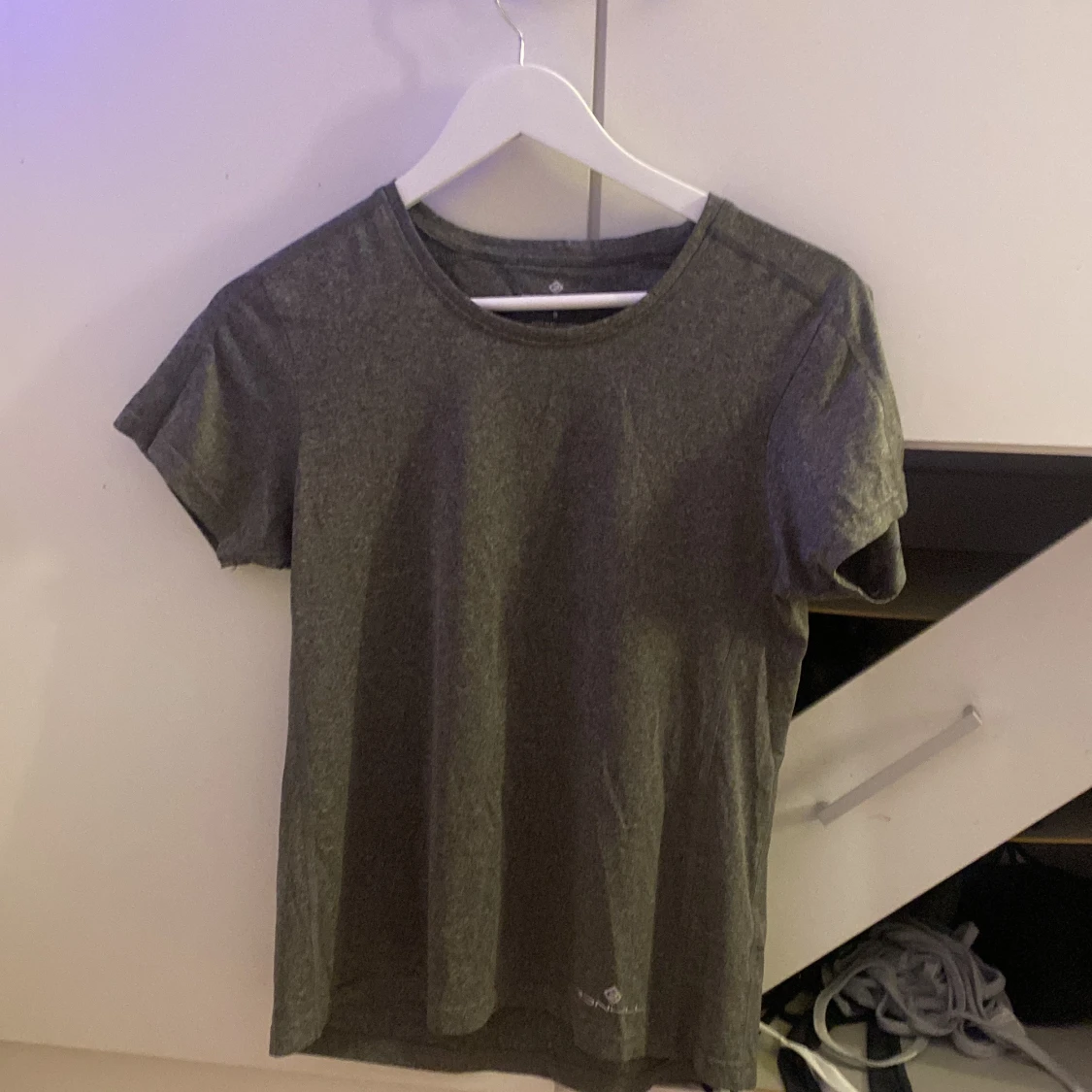 Mörkgrå t-shirt från Ronhill