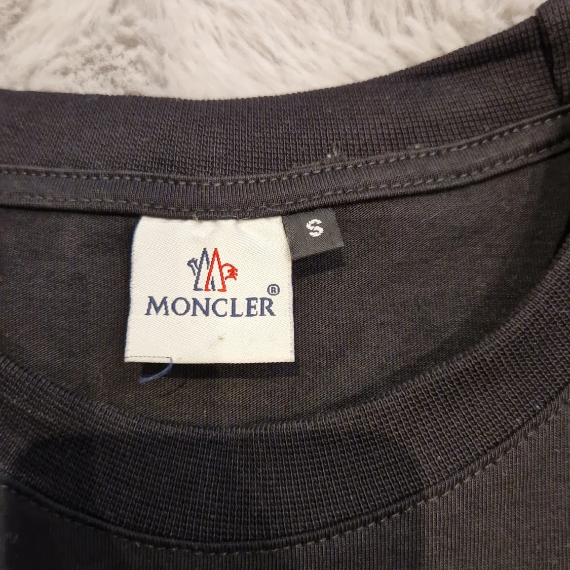Svart t-shirt från Moncler - 2