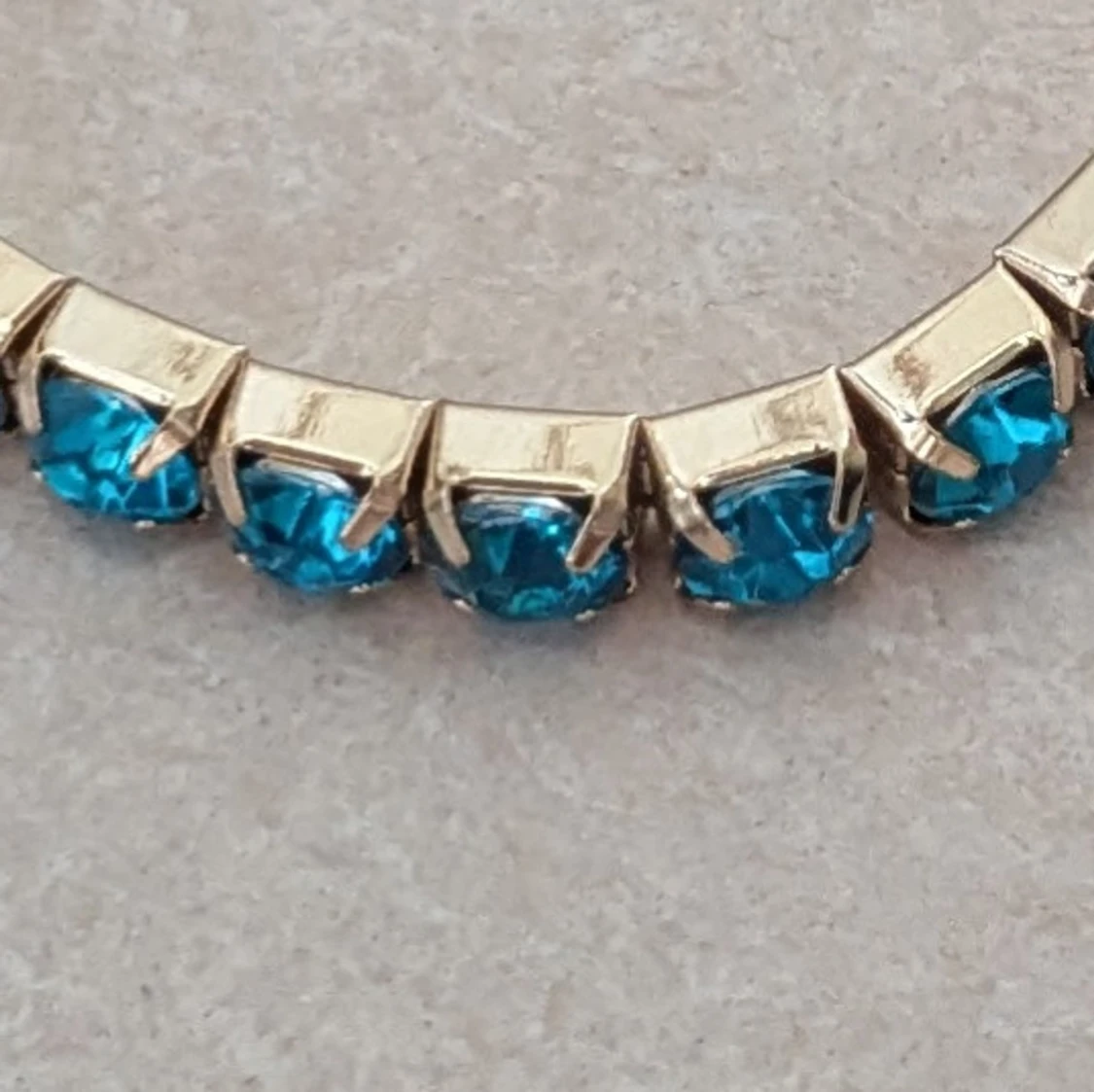 Guldarmband med blå stenar - 1