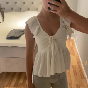 vit fin blus  - använt ett par gånger🤍