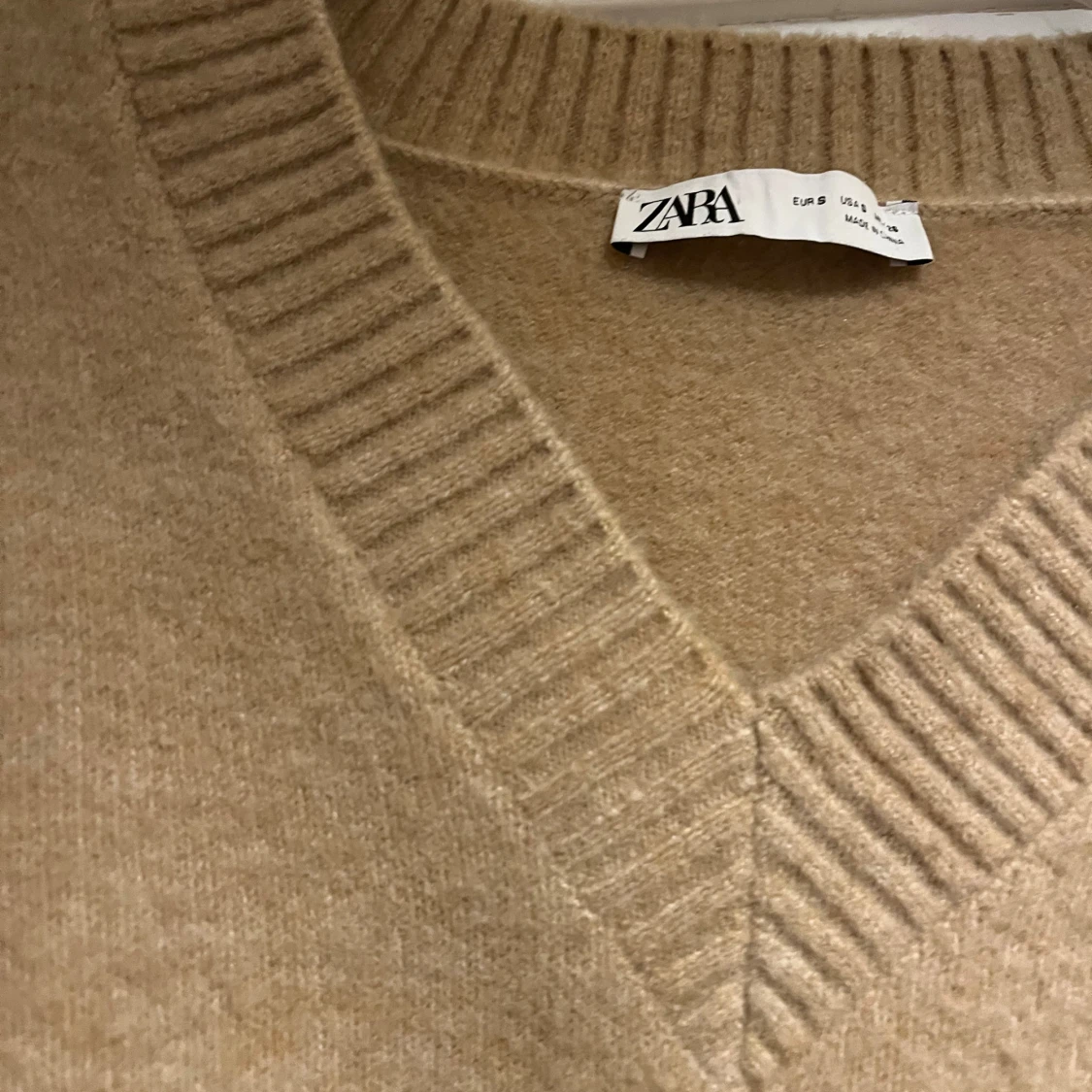 Beige stickad v-ringad tröja Zara - 1