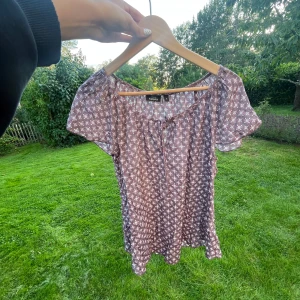 Blus från Kappahl - Söt blus, typ aldrig använd. Storlek S💕