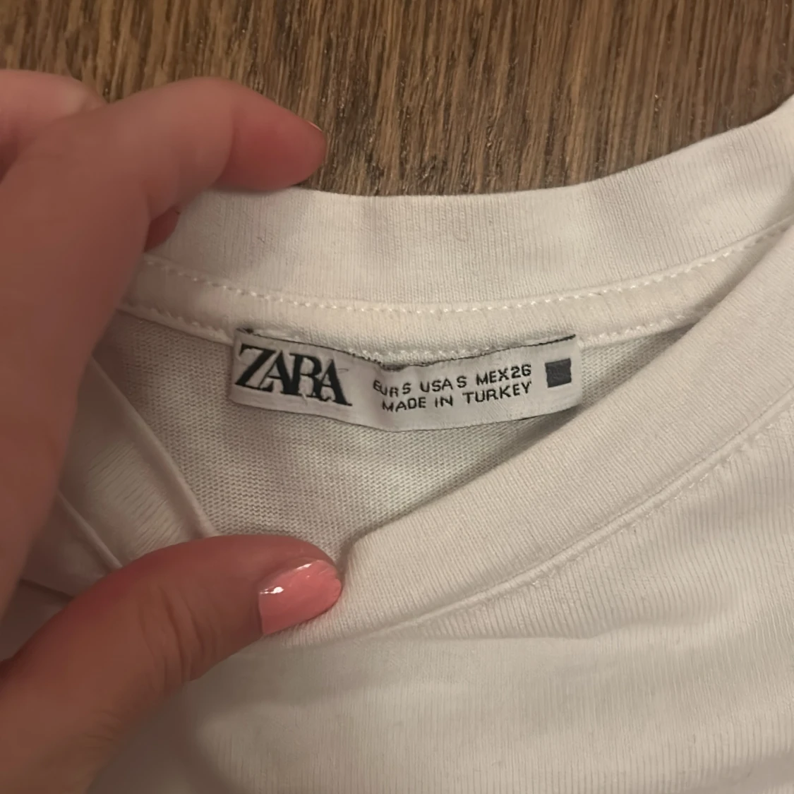 Vit topp med spetsärmar från Zara💕 - 2