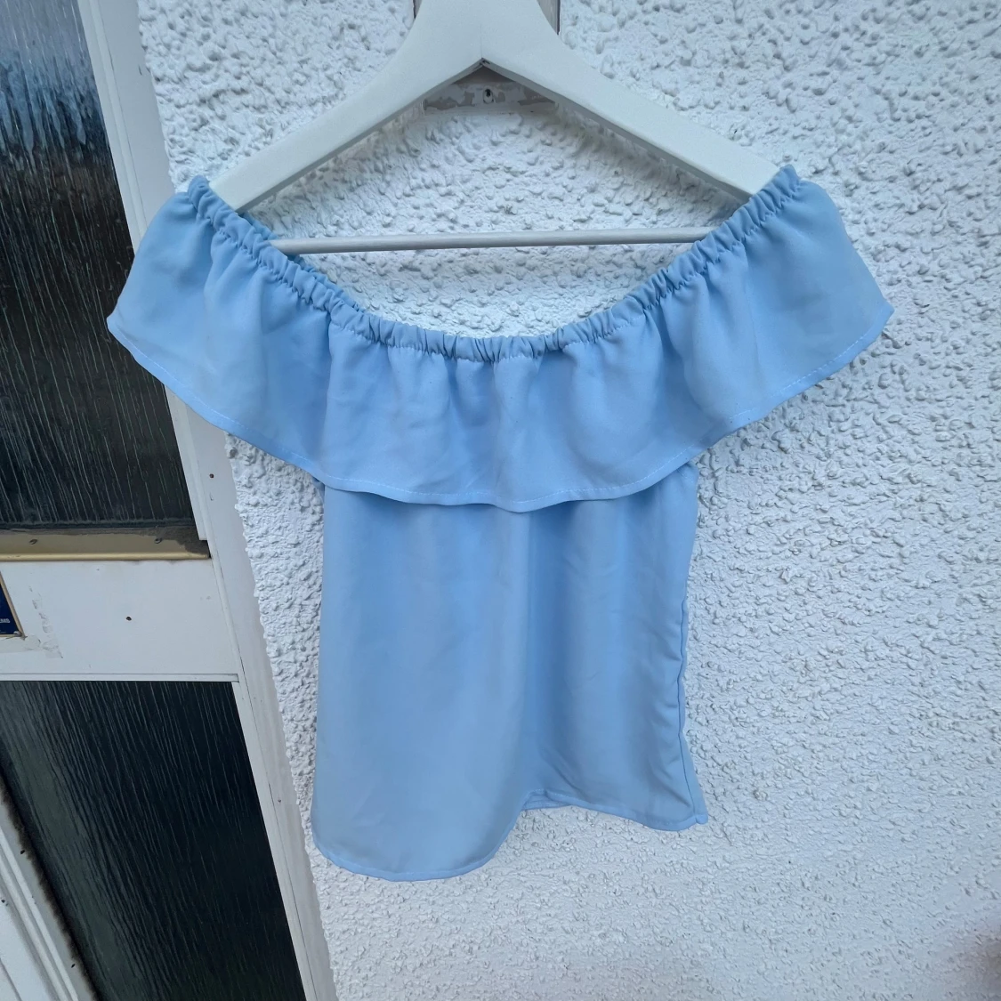 Ljusblå offshoulder volangtop