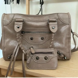 beige citybag - info finns i den andra annonsen, denna är enbart gjort för gratis frakt💕