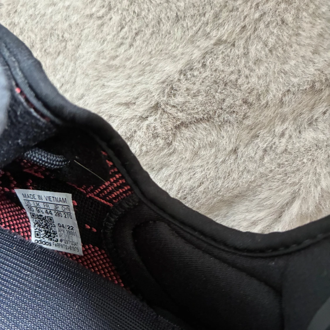 Adidas Yeezy 350 V2 Black/Red/Red stripe - 2