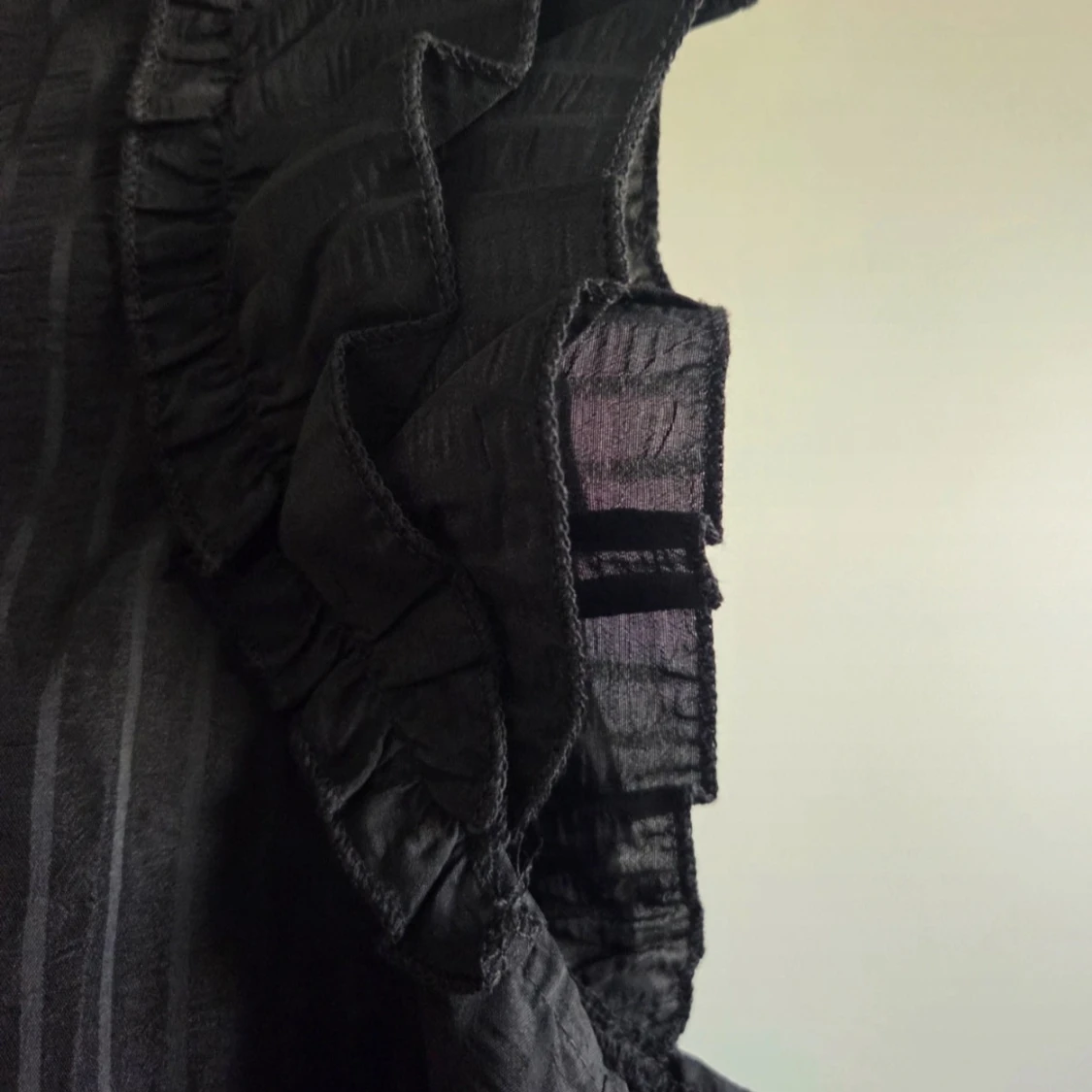 Svart blus med volangärm Shein - 4