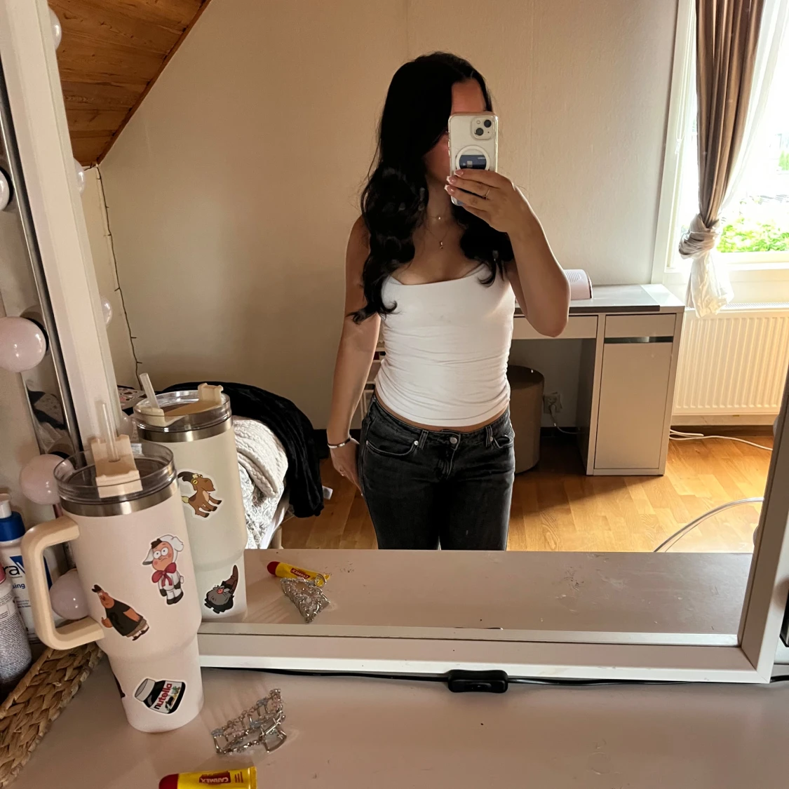 Svarta raka jeans med vintage vibe - 1