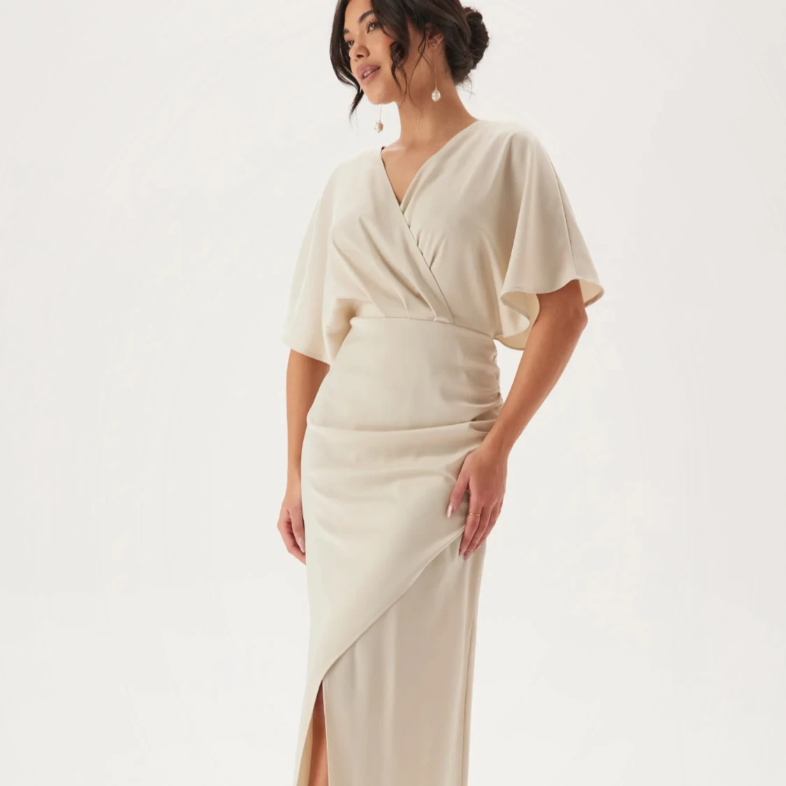 Champagnefärgad långklänning med slits