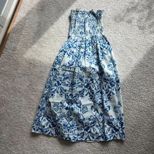 Sommarklänning - Jättesöt bandeu klänning från hm💗man kan använda den som både kjol och klänning