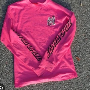 (Lånad bild från nätet) Santa Cruz tröja - Använda typ 2 gånger. 