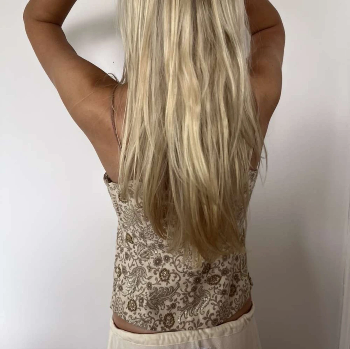 Beige mönstrad linnetopp med paljettdetaljer - 3