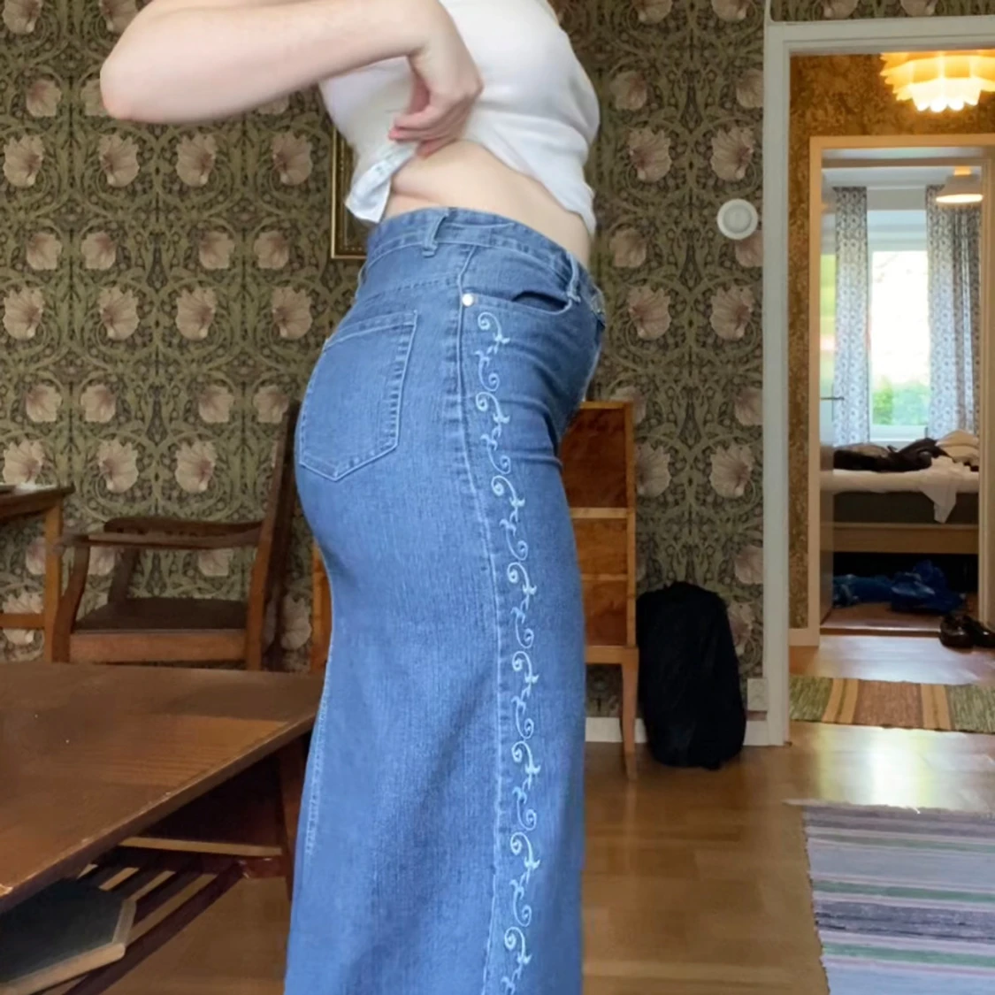 Lång jeanskjol med broderi - 2