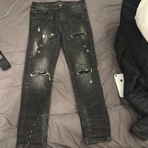 Svarta Supply and  demand jeans  - Nyskick 