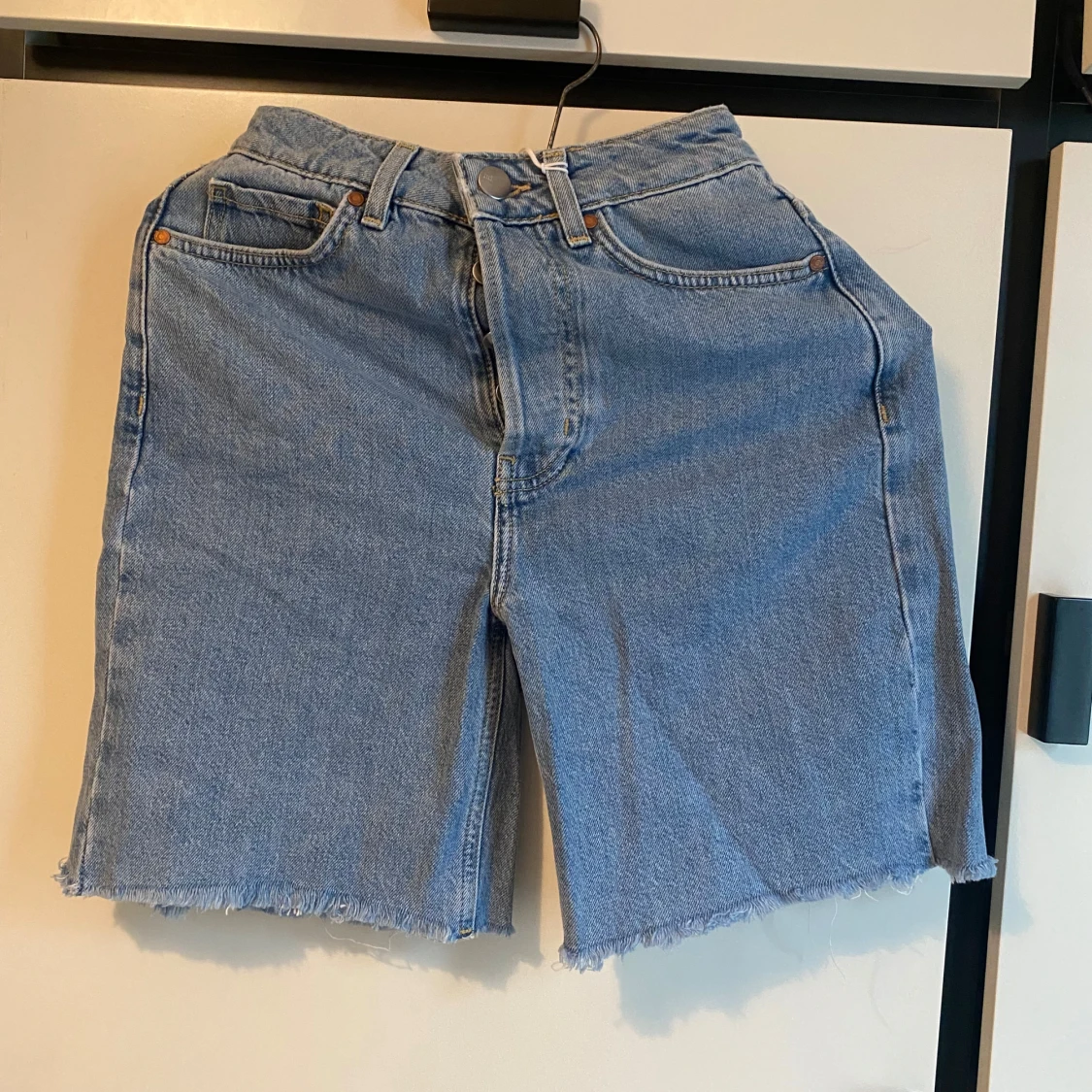 Blå jeansshorts från Never Denim - 1