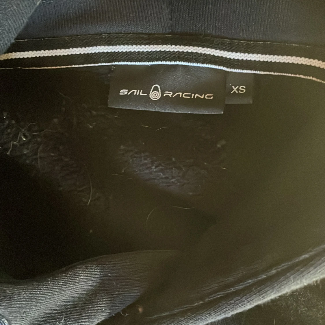 Svart hoodie från Sail Racing - 2