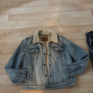 Levis jeans jacka - Levis jeans jacka. Size M