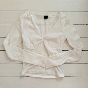 Gina Tricot tröja - Super söt tröja från Gina som jag använt en gång så inga defekter alls! 💖💖🍦🍦Kom gärna med prisförslag 