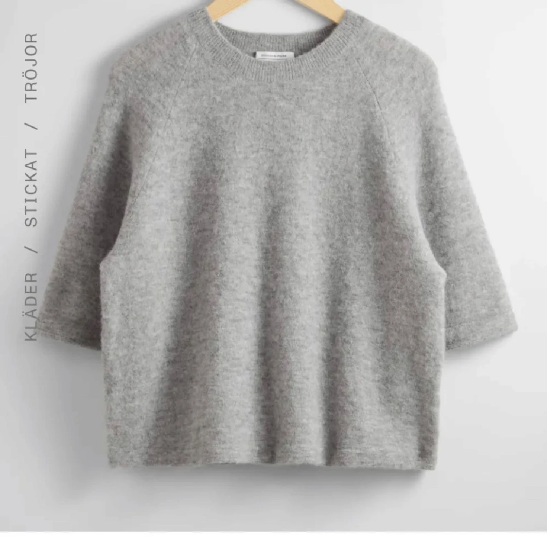 Grå stickad tröja med halvärm - 2