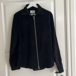 Ciszere overshirt  - Supersnygg overshirt för killar. Nypris 1100 kr. Använd endast 3 gånger så nyskick!