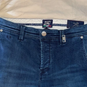 Tramarossa Jeans - Tramrossa Jeans — Nypris cirka 4000kr💸 — Gjorda i Italien — Storlek 29 - 30 — Mitt pris 749 💰— Kontaka mig vid frågor🤔 — Priset ej hugget i sten 🪨⛏️