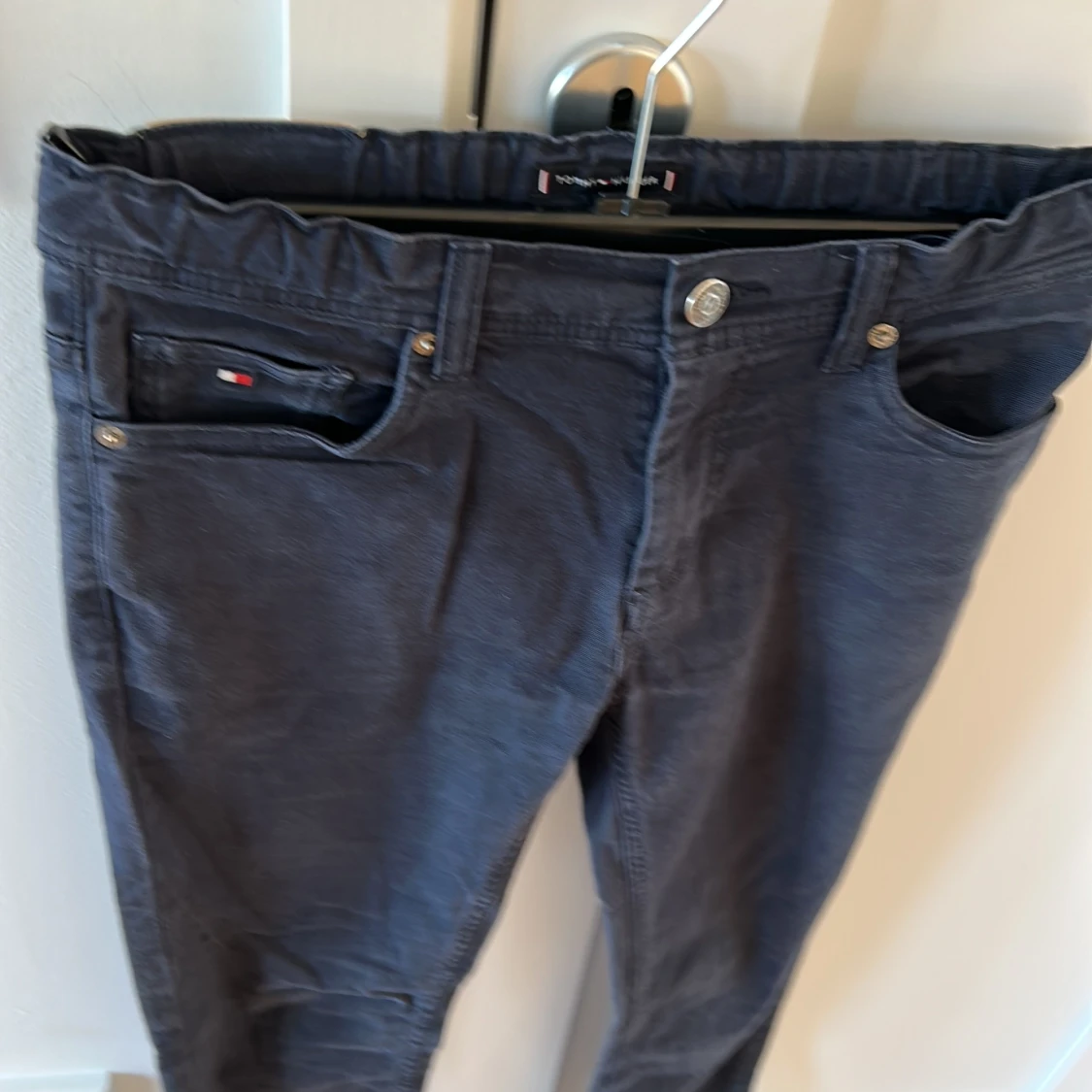 Mörkblå byxor från Tommy Hilfiger - 1
