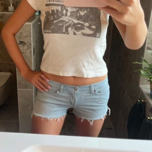 Lågmidjade Levis shorts - Så snygga lågmdijade Levis shorts 