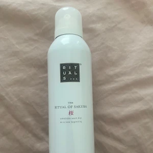 The Ritual of Sakura Foaming Shower Gel - Helt oanvänd 200ml Rice milk & cherry blossom
