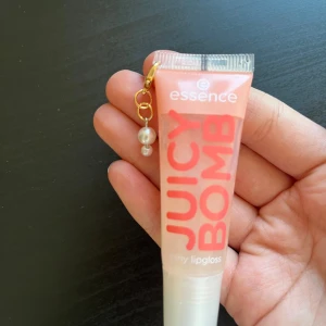 Läppglans nyckelring 🤍 - Vitt läppglans nyckelring 🤍