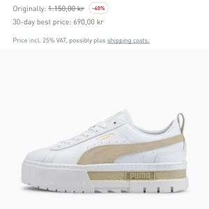 Vita  mayze sneakers från Puma med beige detaljer - Säljer ett par snygga vita sneakers från Puma med beige sidor och detaljer. Dem är slutsålda på hemsidan. Dem är i mycket bra skick och inte använt så mycket. Väldigt bekväma, säljer dock för jag har större skostorlek. Köpta  1 månad  sedan. Säljer för 400 kr.