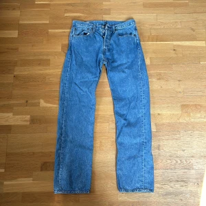 Levi's 501 jeans - Klassiska Levis 501 i storlek 31 midja och 32 längd. Har endast använt några få gånger!