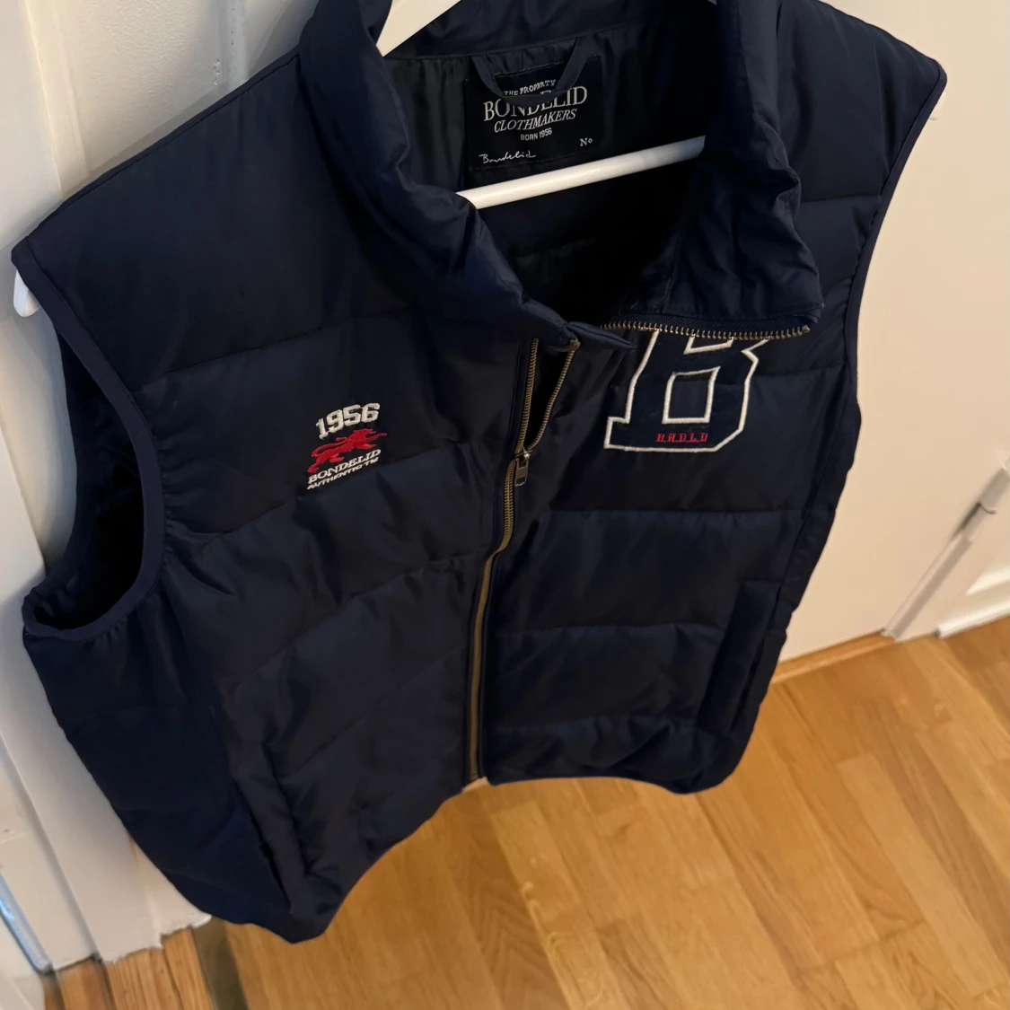 Mörkblå dunväst från Bondelid - 2