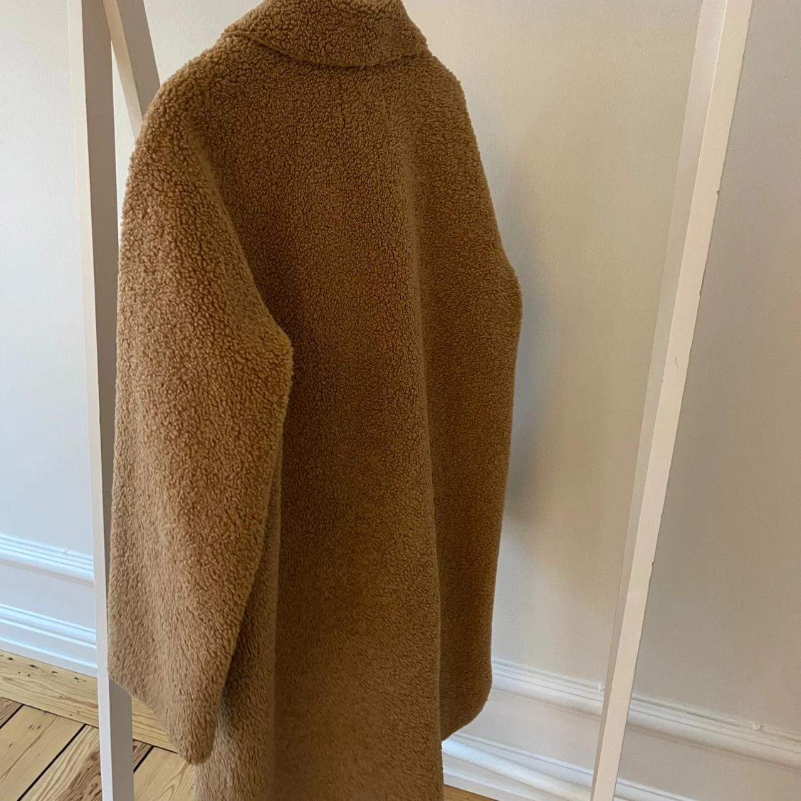 Beige teddyjacka från Hugo Boss - 2