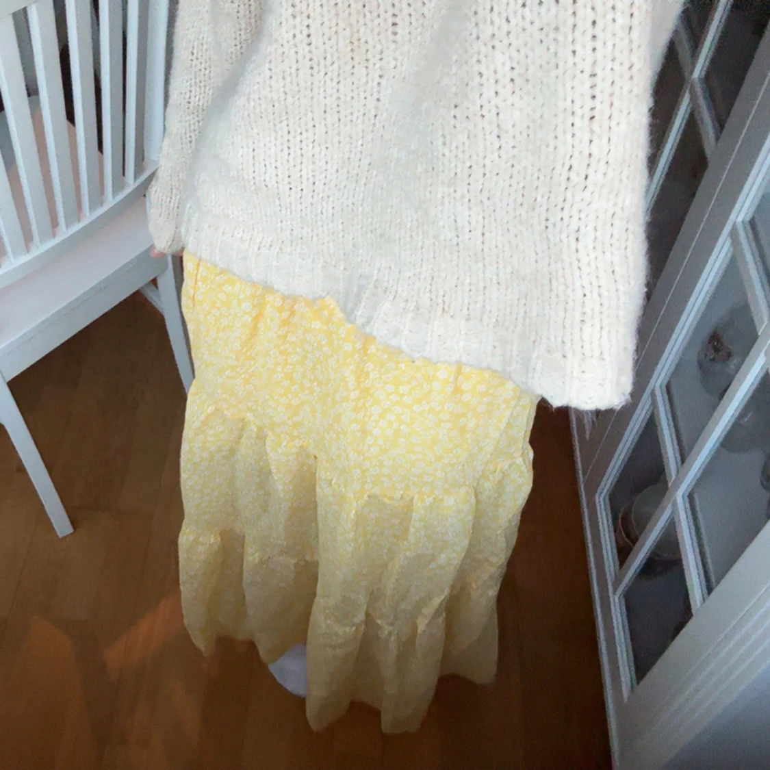 ljusgul blommig långkjol