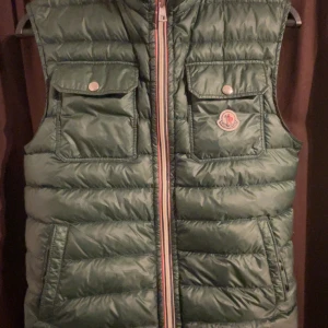 Moncler väst  - Stl 1