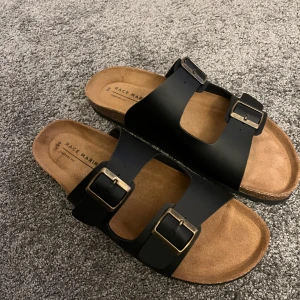 Race Marine tofflor - Säljes pga fel storlek. Använda 1 gång 