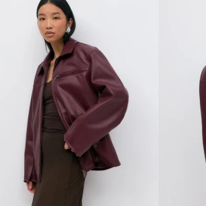 SLUTSÅLD pu jacka ginatricot - INTRESSEKOLL för den eftertraktade pu jackan i vinröd från ginatricot som är HELT SLUTSÅLD!! Jackan är helt oanvänd och är i nyskick. 