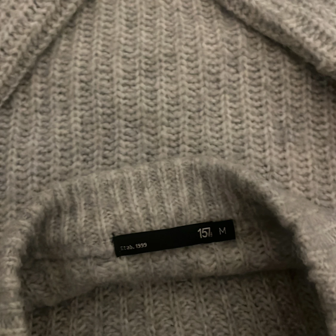 Grå stickad tröja från 157 - 1