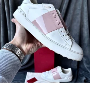 Valentino open - Orginalstorlek 40, fråga om innermått vid osäkerhet | ingår: box, dustbag, kort | fraktar spårbart eller möts upp i Täby📍