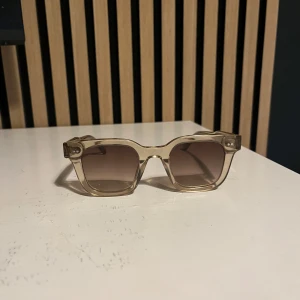 Chimi 04 - Säljer ett par feta chimi 04 som är perfekt till sommaren. Passar bäst för folk med mindre huvud, då de sitter ganska tajt.