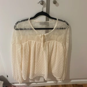 fin biege/rosa/vit blus - fin blus från anna field, andvänd 3-4 ggr