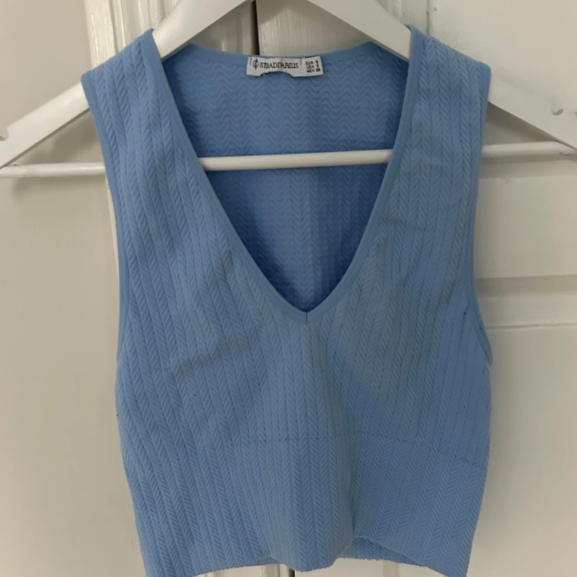 Blå ribbad topp från Stradivarius