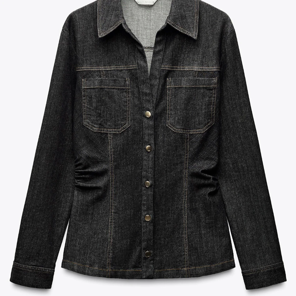 Svart jeansjacka med knappar