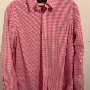 Ralph Lauren Skjort - Ny utan prislapp. Riktigt snygg Ralph Lauren skjorta. 