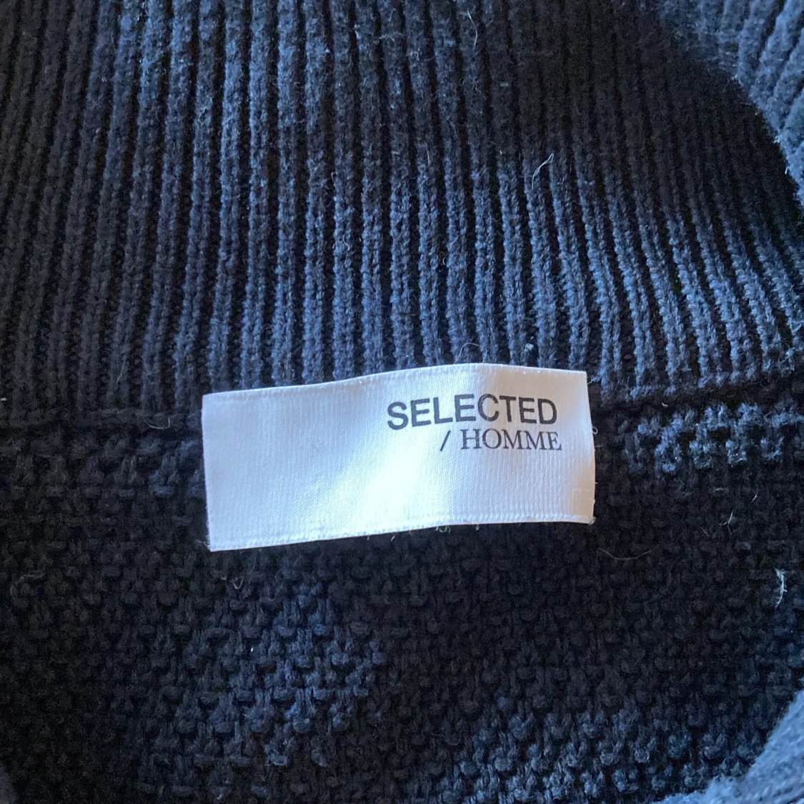 Mörkblå stickad tröja från Selected Homme - 1