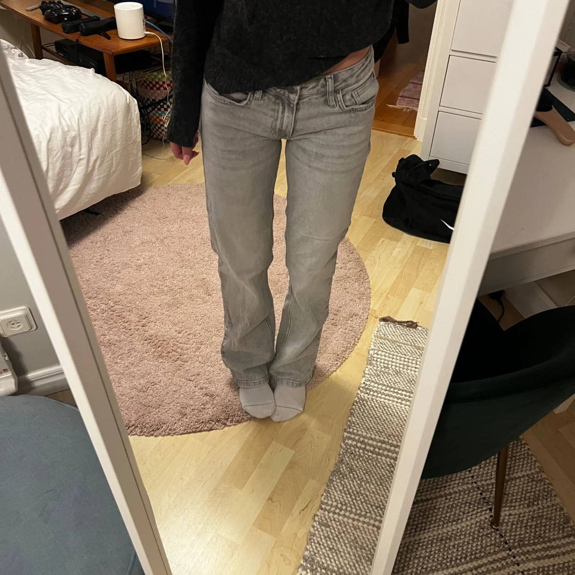 Grå lågmidjade jeans från Nelly - 1